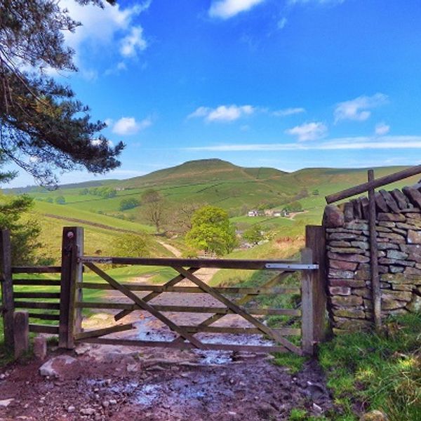 Winter Walk to the summit of Shutlingsloe - Cheshire's Matterhorn